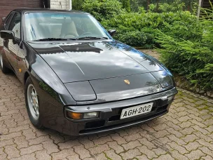 Porsche 944