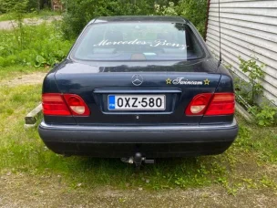 Mercedes-Benz 230