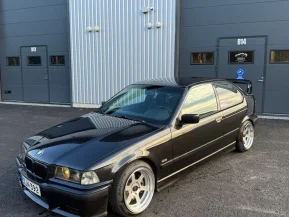 BMW 323