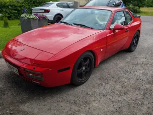 Porsche 944