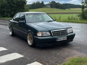 Mercedes-Benz 220