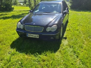 Mercedes-Benz 220