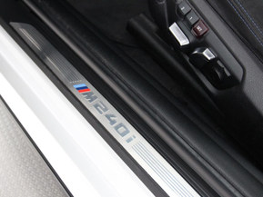 BMW M240i
