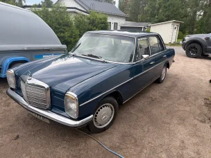 Mercedes-Benz 220