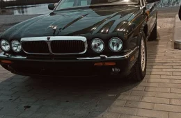Jaguar XJ8