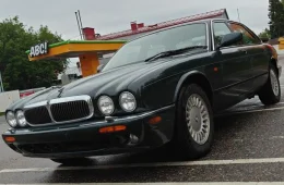 Jaguar XJ8