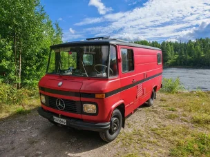 Mercedes-Benz 407