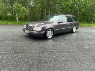 Mercedes-Benz 220