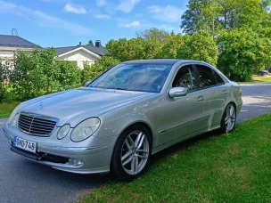 Mercedes-Benz 320