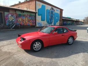 Porsche 944