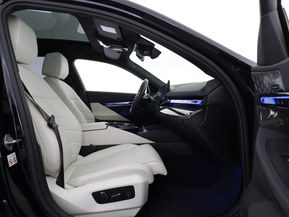 BMW i5 M60