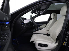 BMW i5 M60