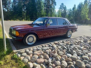 Mercedes-Benz 220