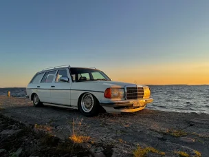 Mercedes-Benz 230