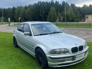 BMW 323