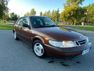 Saab 900