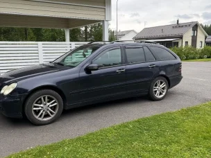 Mercedes-Benz 220