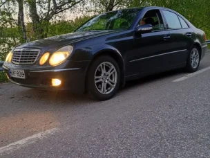Mercedes-Benz 220