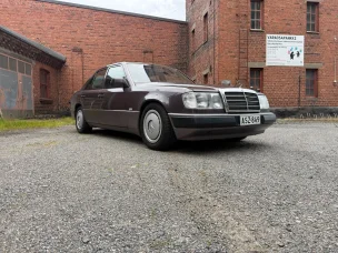 Mercedes-Benz 230