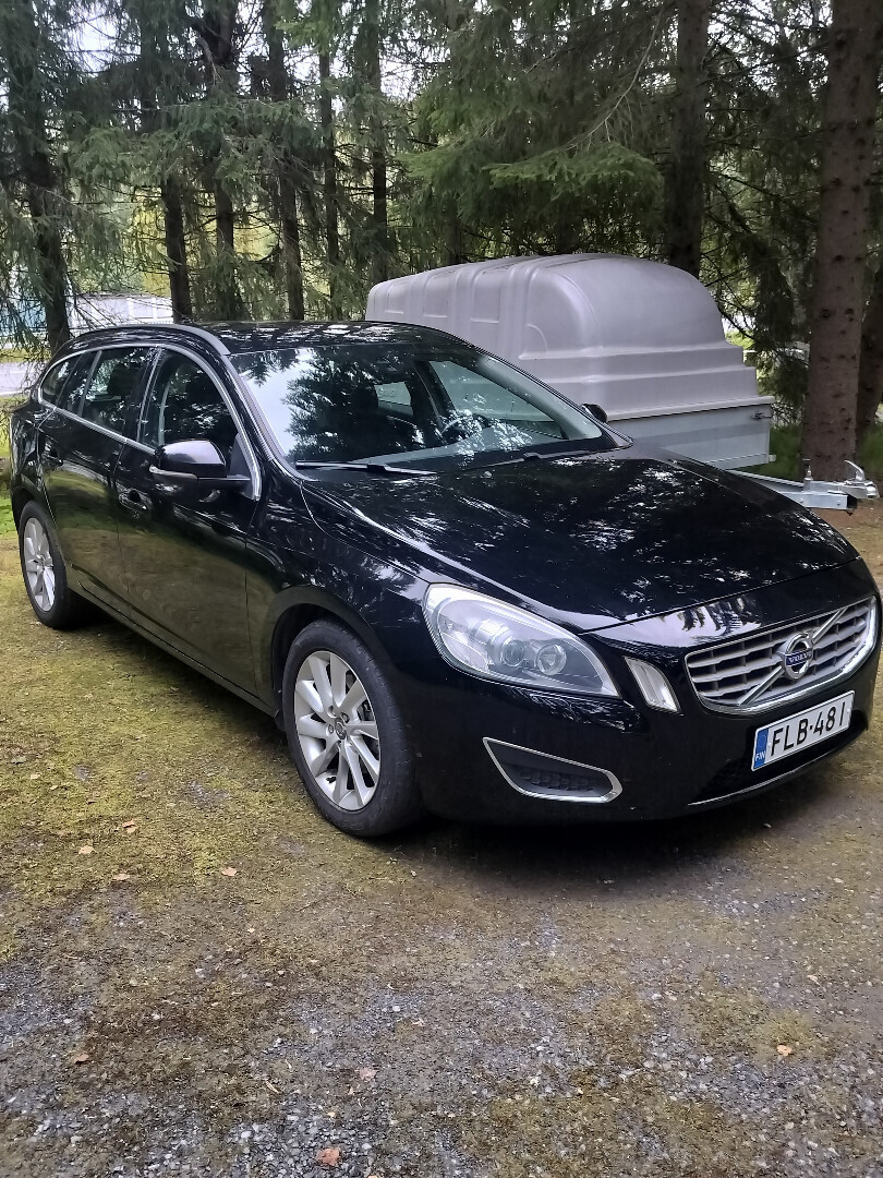 Volvo V60 D4 Momentum Edition aut 2013, kuva 2/26