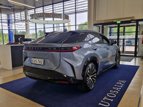 Lexus RZ