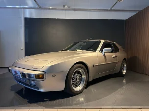 Porsche 944