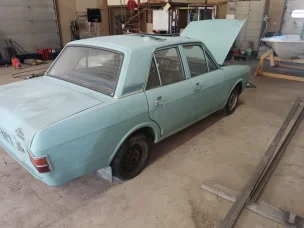 Ford Cortina