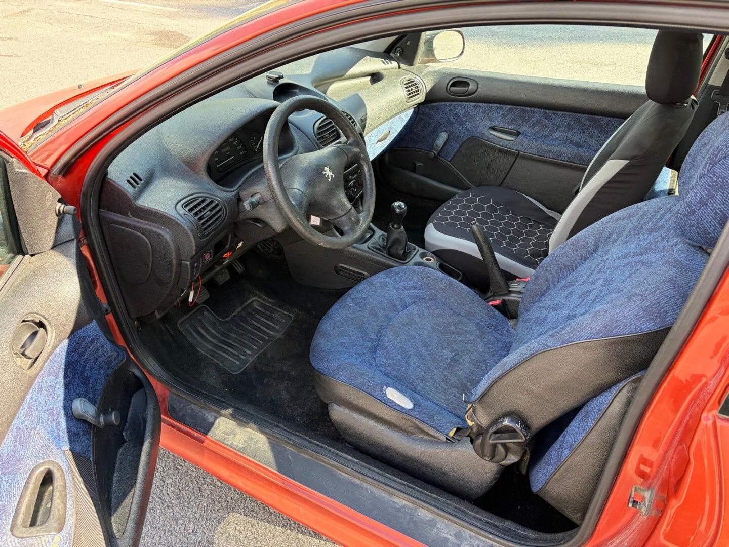 Peugeot 206 XR 1,1 3d 2000, photo 6/7