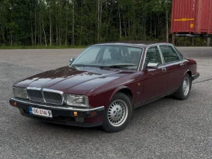 Jaguar XJ40