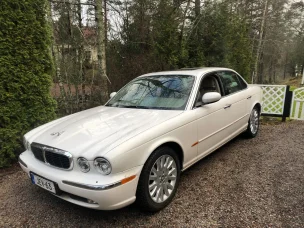 Jaguar XJ8