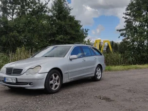 Mercedes-Benz 220