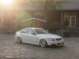 BMW 323