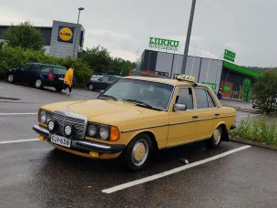 Mercedes-Benz 240