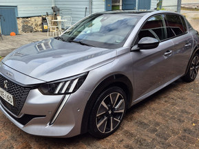 Peugeot e-208