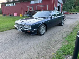 Jaguar XJ40