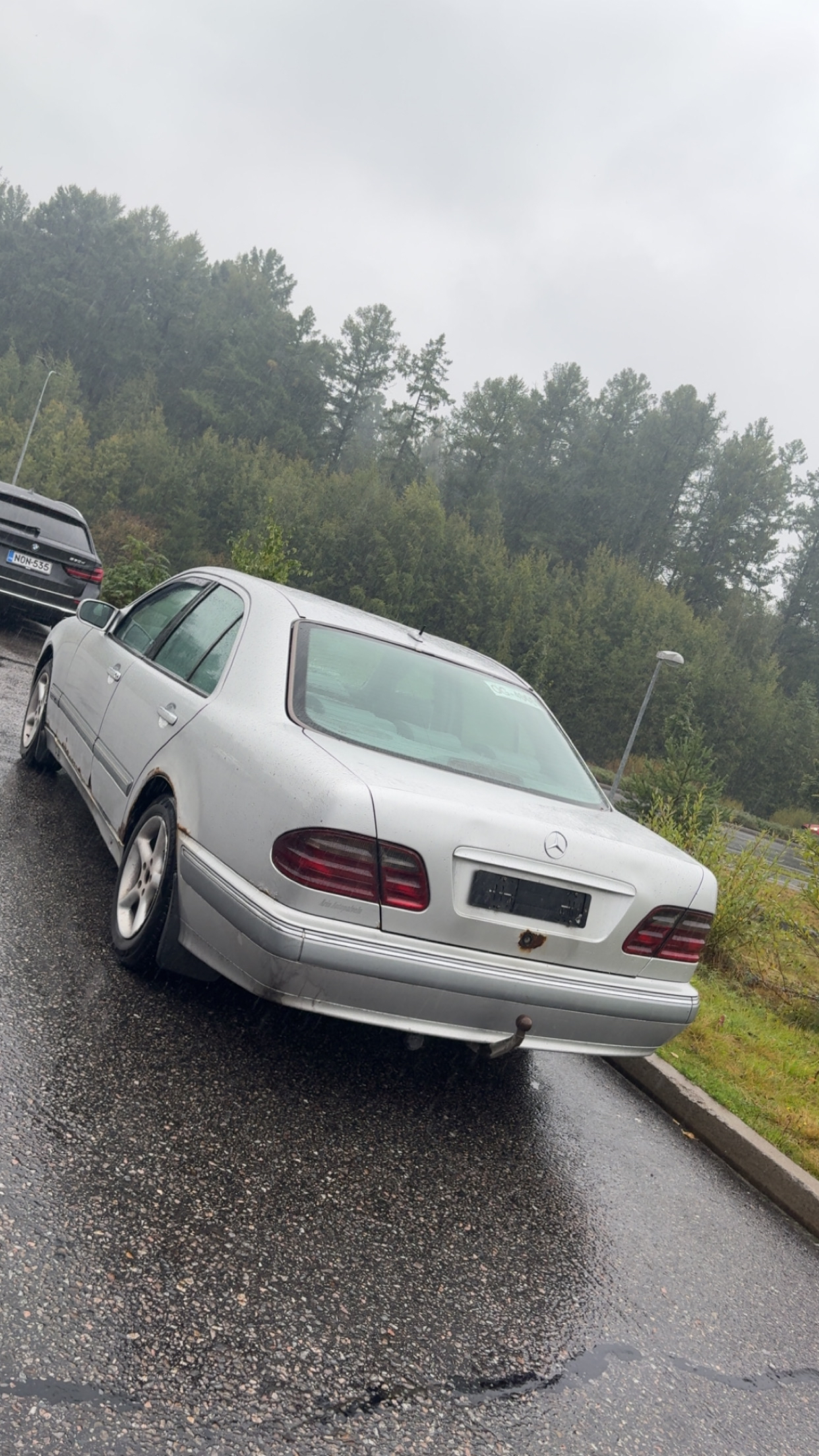 Mercedes-Benz E 220 CDI 2001, kuva 3/10