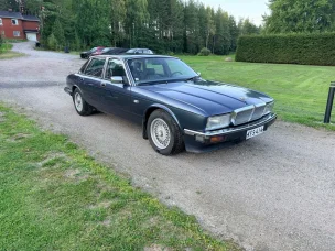 Jaguar XJ40