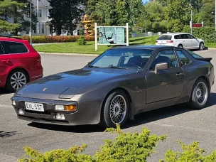 Porsche 944