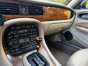 Jaguar XJ8
