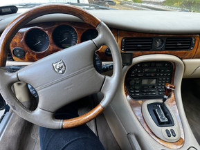 Jaguar XJ8