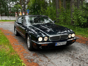 Jaguar XJ8