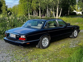 Jaguar XJ8