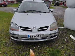 Nissan Almera Tino