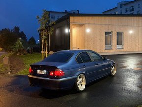 BMW 330