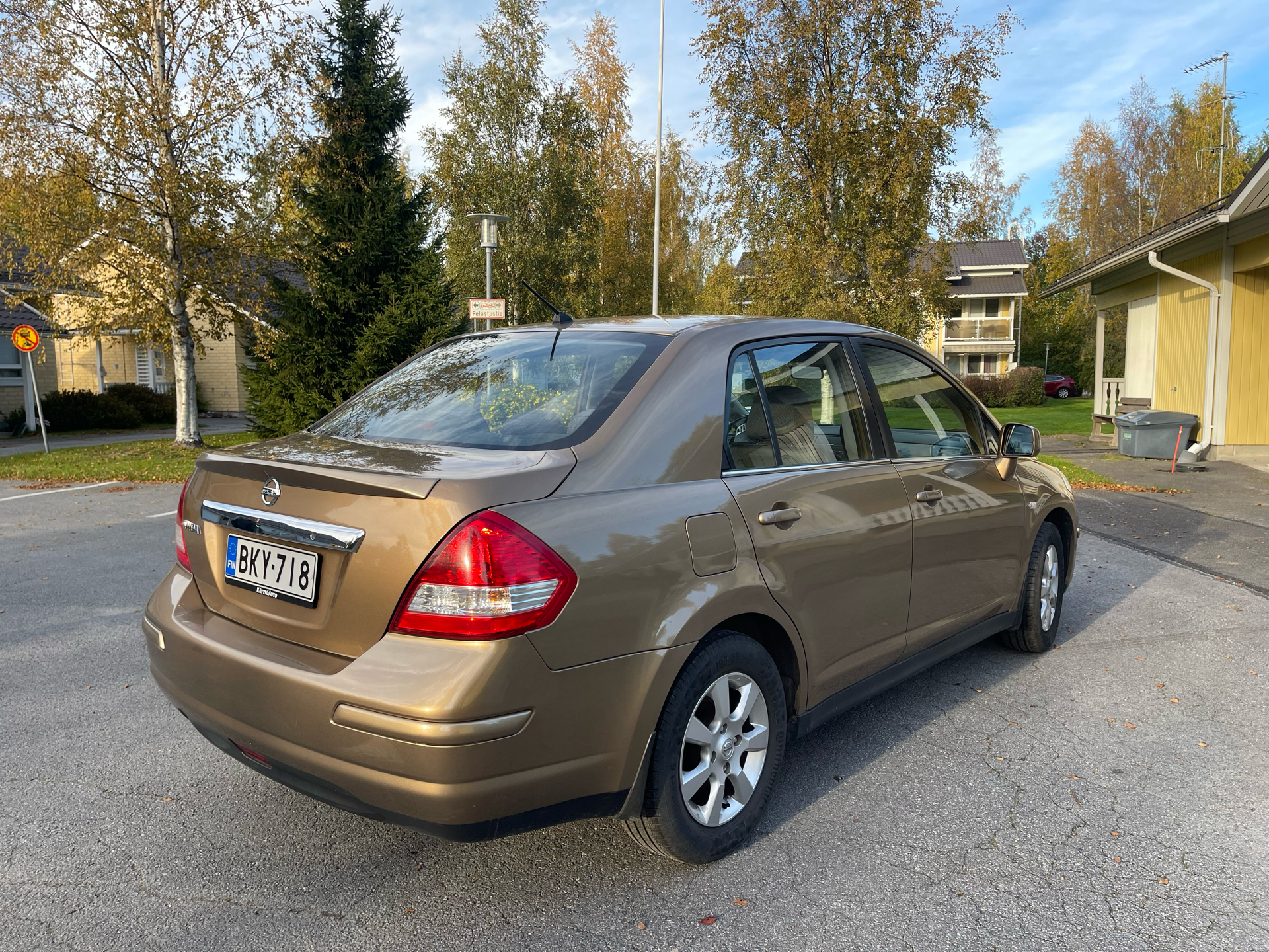 Nissan Tiida 1,6 Tekna 5MT 4-ov. 2008, kuva 4/12