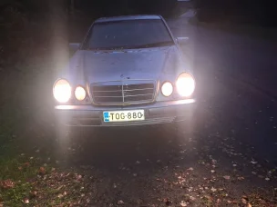Mercedes-Benz 220