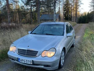 Mercedes-Benz 200