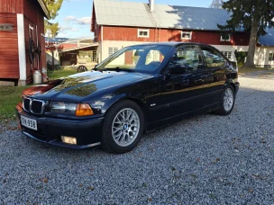BMW 323