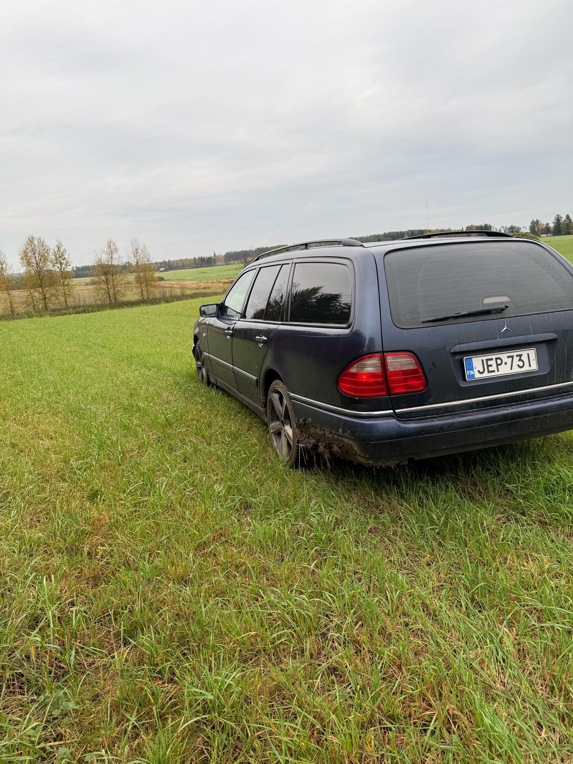 Mercedes-Benz E 200 Elegance Farmari 2000, kuva 3/6