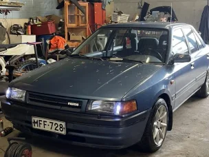 Mazda 323
